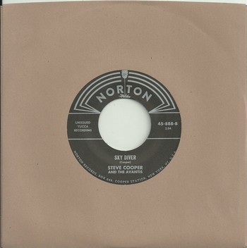 Chuck Sledge - White Heat / Steve Cooper and The Avantis - Sky Diver (split 7") - Image 2